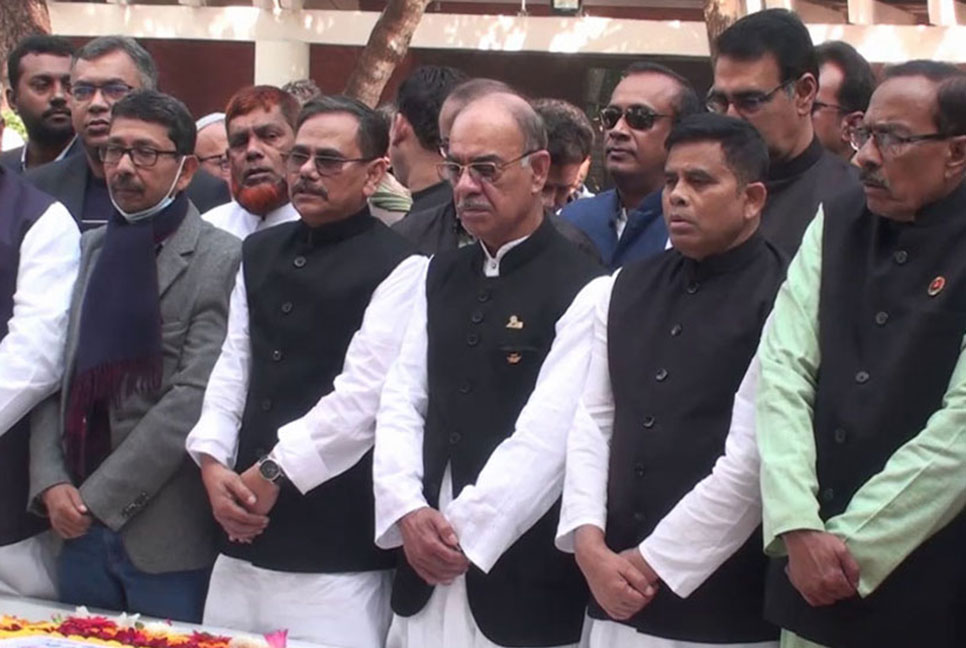স্বদেশ প্রত্যাবর্তন দিবস উপলক্ষে জাতির পিতার সমাধিতে শ্রদ্ধা