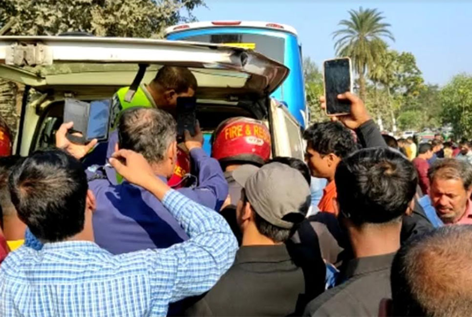 চাঁদপুরে সড়ক দুর্ঘটনায় ২ জন নিহত