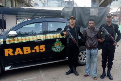 টেকনাফে ৯০ হাজার ইয়াবাসহ আটক ১