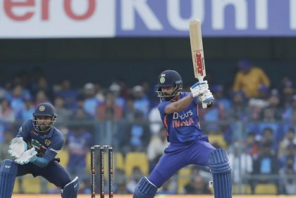 দাপুটে বিরাট কোহলি আবারও শতক হাঁকালেন