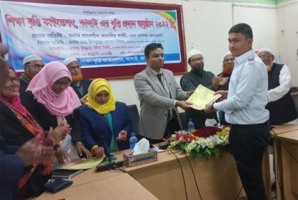 জয়পুরহাটে মেধাবীদের মাঝে বৃত্তি প্রদান