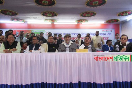 দল নিয়ে মিথ্যাচারের অভিযোগে চায়ের দোকান দখলের নির্দেশ এমপির