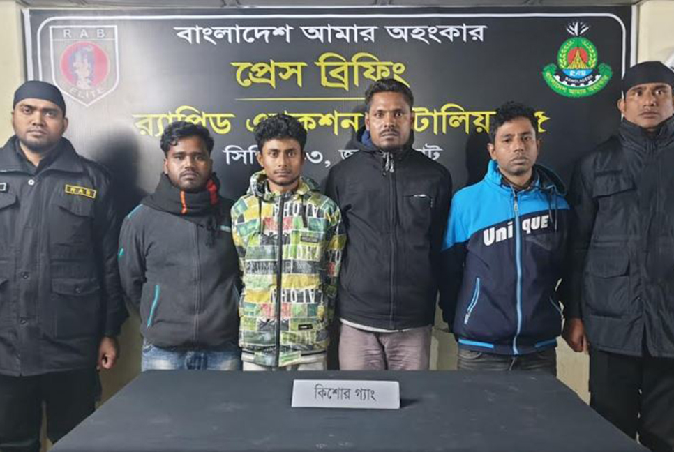 জয়পুরহাটে কিশোর গ্যাংয়ের ৪ সদস্য গ্রেফতার 