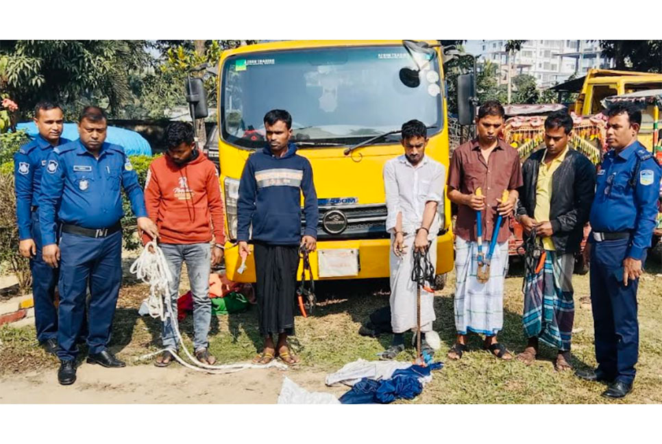
ভালুকায় সংঘবদ্ধ গরু চোর চক্রের ৫ সদস্য গ্রেফতার