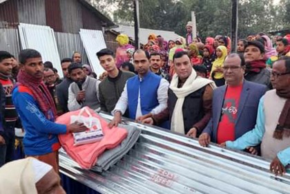 ঠাকুরগাঁওয়ে অগ্নিকাণ্ডে ক্ষতিগ্রস্তদের সহায়তা