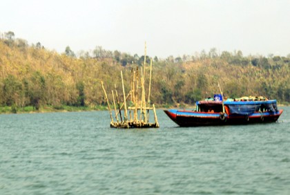 কাপ্তাই হ্রদে মৎস্য উৎপাদনে সংকট, শঙ্কায় মৎস্যজীবীরা 