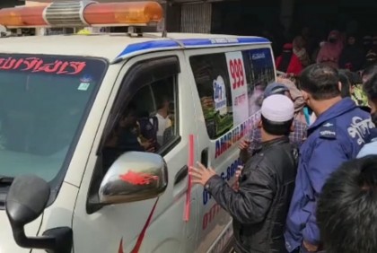 পরকীয়া প্রেমের অপবাদ দিয়ে গৃহবধূকে ছুরিকাঘাতের অভিযোগ
