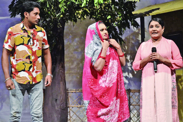 শিল্পকলায় মঞ্চায়ন গ্যাঁড়াকল