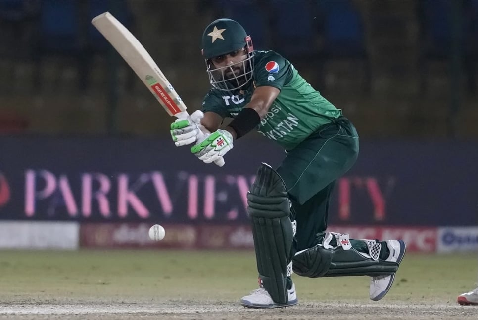 বাবরকে থামিয়ে সিরিজে সমতায় ফিরলো নিউজিল্যান্ড
