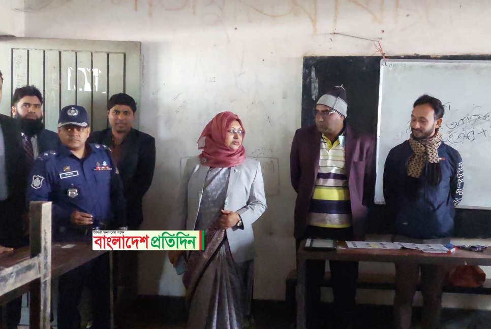 দুর্গাপুর উপ-নির্বাচন: কেন্দ্রে ভোটারদের চেয়ে পুলিশ-সাংবাদিকের সংখ্যা বেশি