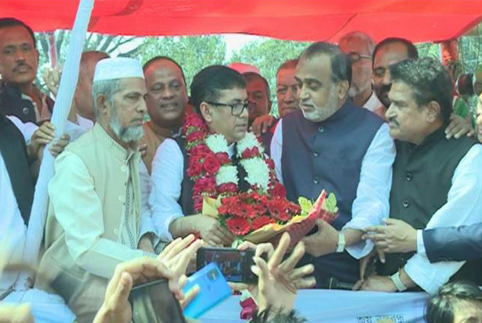 চট্টগ্রামে নেতাকর্মীদের ভালোবাসায় সিক্ত বিপ্লব বড়ুয়া