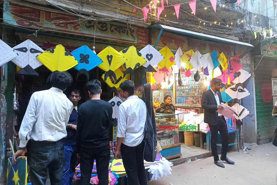 কাল পুরান ঢাকার আকাশ থাকবে ঘুড়িওয়ালাদের দখলে