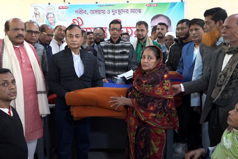 বরিশালে ২৫ হাজার শীতার্ত মানুষের মাঝে কম্বল বিতরণ শুরু