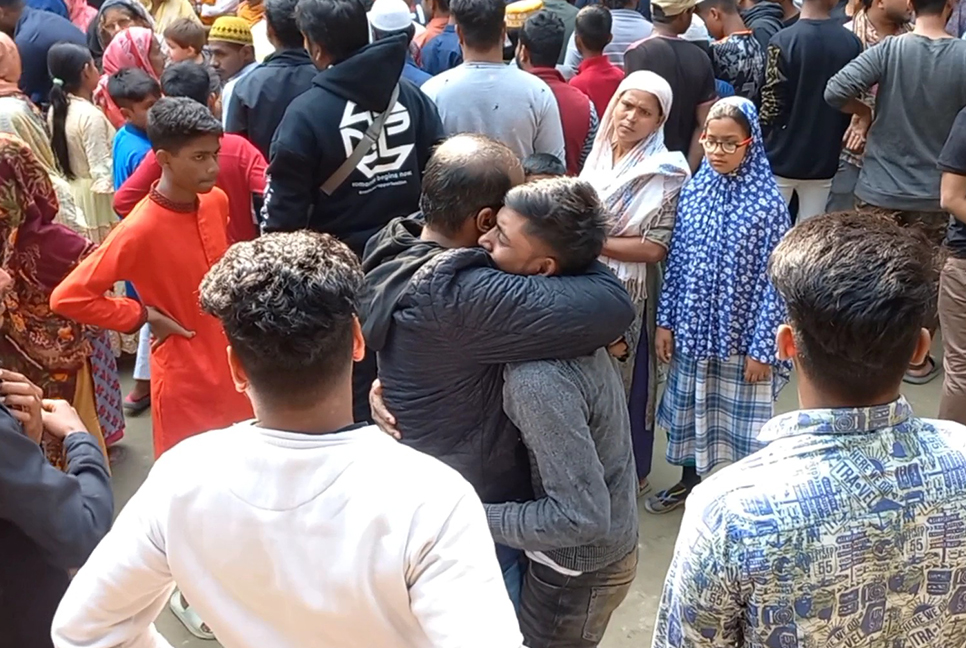 প্রাইভেটকার চাপায় গেল যুবকের প্রাণ