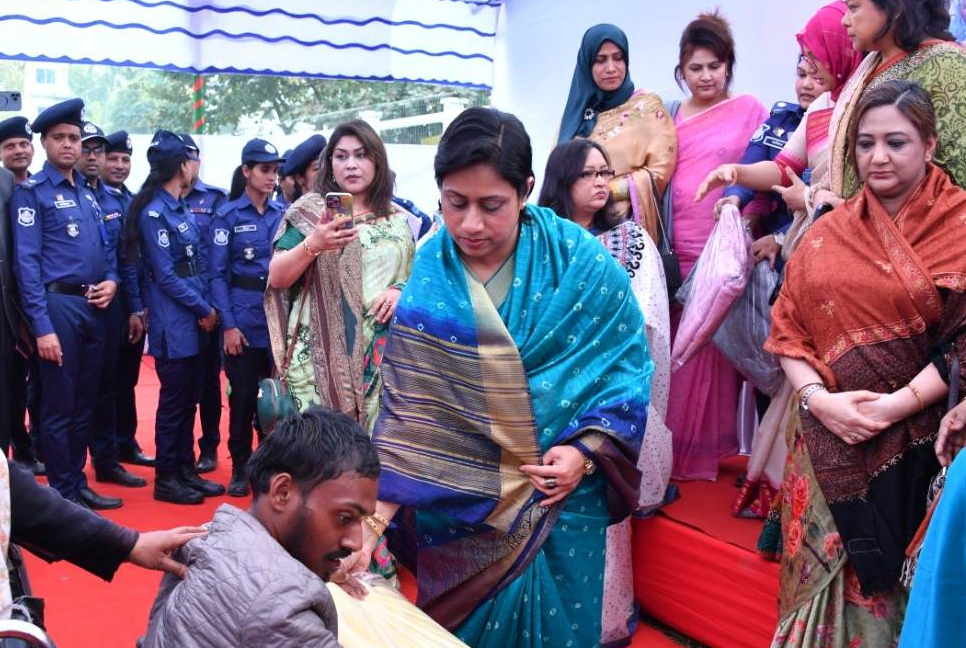 পুনাকের উদ্যোগে শীতবস্ত্র বিতরণ