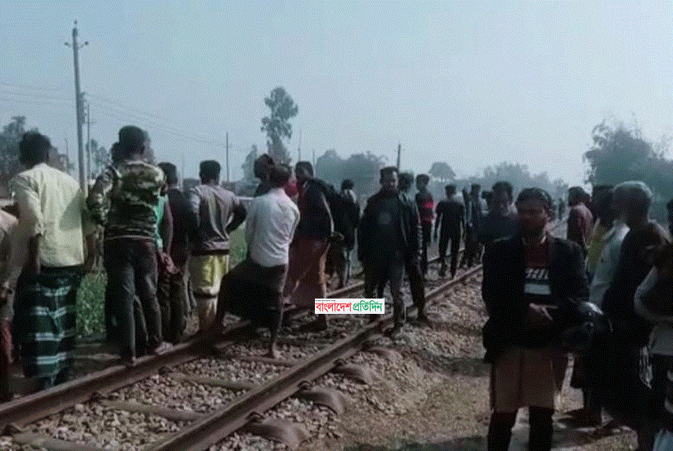 ট্রেনে কাটা পড়ে ২ সন্তানসহ নারীর মৃত্যু; স্বামী গ্রেফতার 