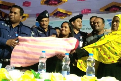 হালুয়াঘাটে বিট পুলিশিং সমাবেশ ও শীতবস্ত্র বিতরণ
