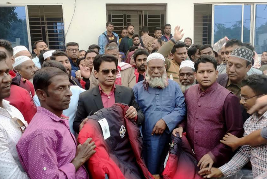 রূপগঞ্জের ৭ হাজার মানুষের মাঝে শীতবস্ত্র বিতরণ বসুন্ধরা গ্রুপের