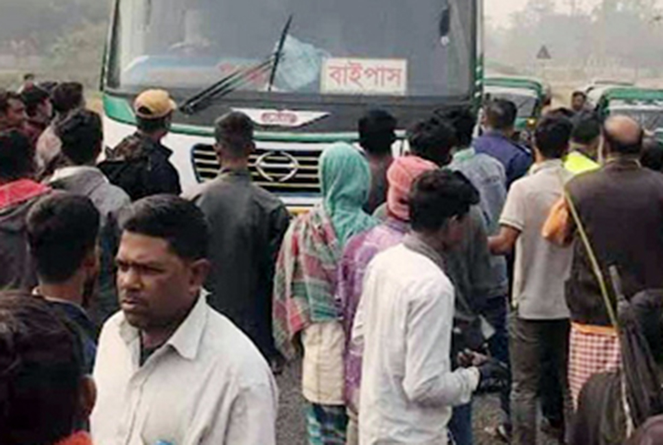 হবিগঞ্জে বাসচাপায় নারীর মৃত্যু, সড়ক অবরোধ