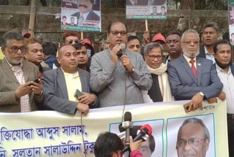 যুগপৎ আন্দোলনে সরকারের মাথা খারাপ হয়ে গেছে : দুদু