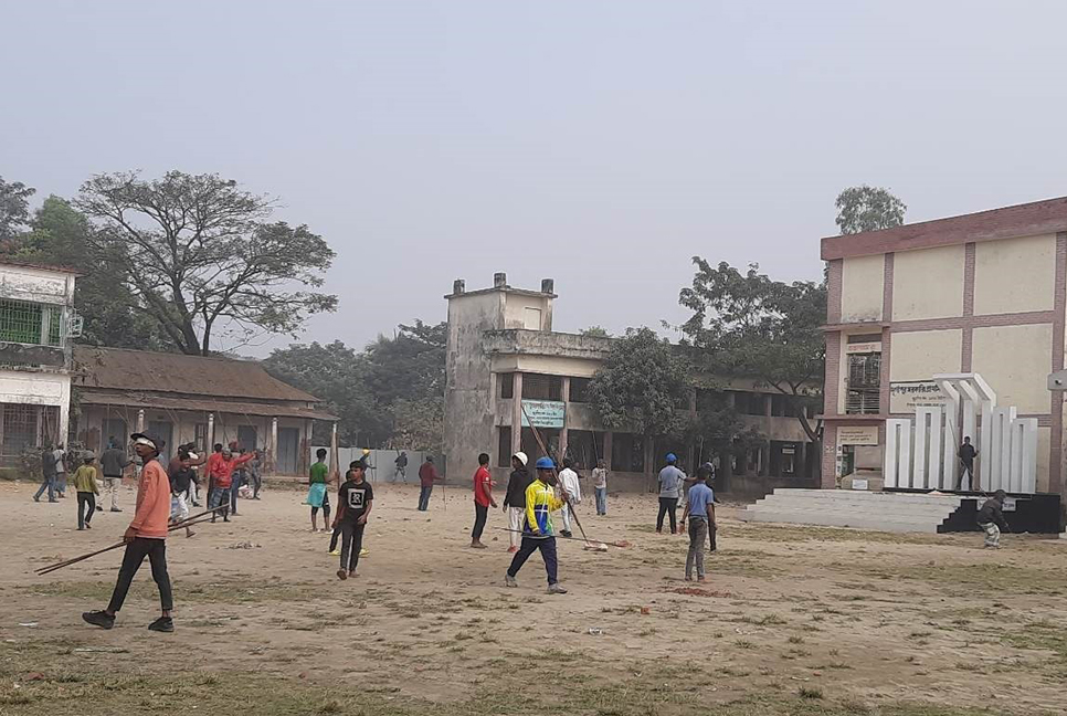 আশুগঞ্জে সংঘর্ষে আহত ৩০, দোকানপাট ভাঙচুর