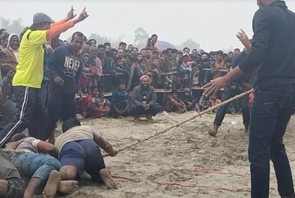 চুয়াডাঙ্গায় দড়ি টানাটানি খেলা  