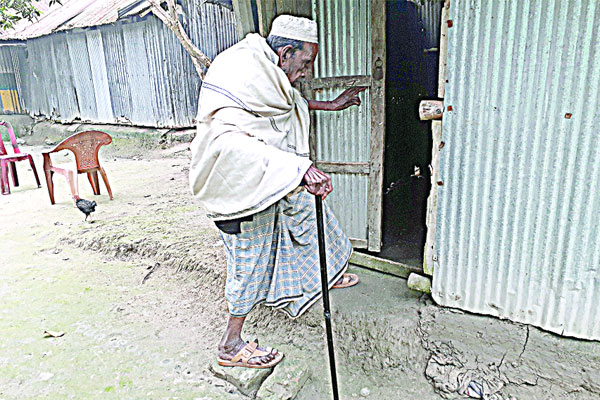 বয়স ১২৭, এখনো হেঁটে যান মসজিদে