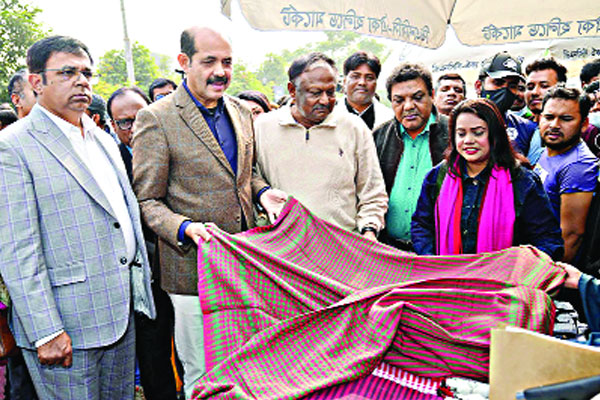 আগারগাঁওয়ে হলিডে মার্কেট চালু