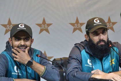 বাবরকে দুর্বল করার চেষ্টা চলছে; দাবি মিসবাহর