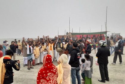 রাজবাড়ীর পূণ্যতরা পদ্মা স্নান অনুষ্ঠিত