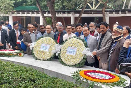 বঙ্গবন্ধুর সমা‌ধি‌তে স্বাস্থ্য শিক্ষা অ‌ধিদপ্ত‌রের মহাপ‌রিচাল‌কের শ্রদ্ধা