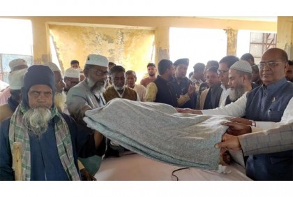কলাপাড়ায় হতদরিদ্রদের মাঝে শীতবস্ত্র বিতরণ 
