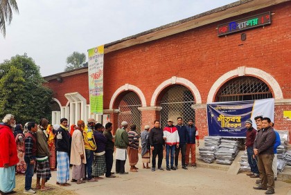 শীতার্ত মানুষের পাশে দুরন্ত-৯৯ ফাউন্ডেশন
