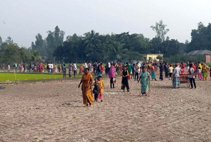 কিশোরীদের উত্যক্তের ঘটনায় দুই গ্রামবাসীর সংঘর্ষ, আহত ১০