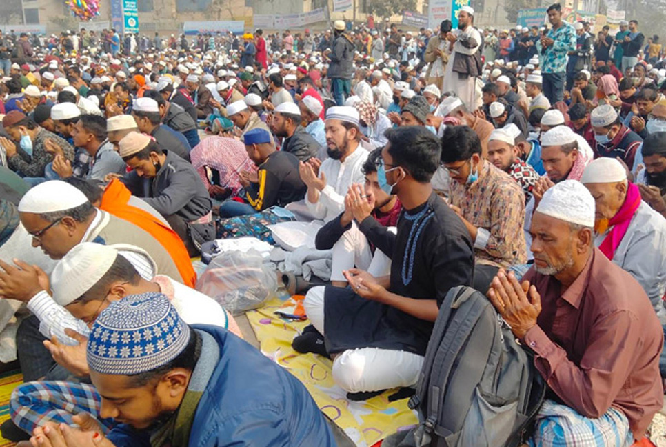 আমিন আমিন ধ্বনিতে মুখরিত তুরাগ তীর
