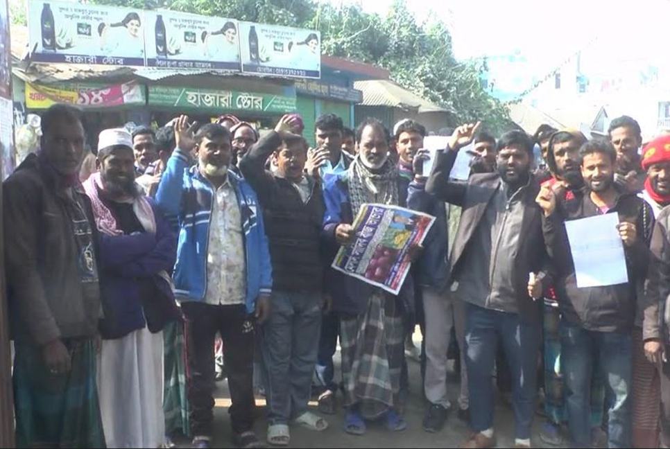 শৈলকুপায় ভেজাল বীজে ক্ষতিগ্রস্ত পিয়াজ চাষিদের বিক্ষোভ