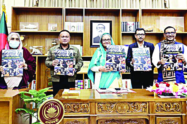 ‘ভেঙেছে দুয়ার এসেছ জ্যোতির্ময়’ উন্মোচন করলেন প্রধানমন্ত্রী