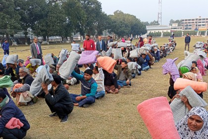 রংপুরে শীতার্তদের মাঝে শীতবস্ত্র বিতরণ