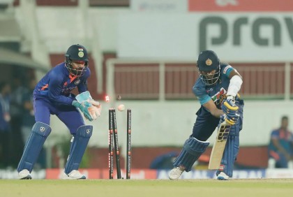 ৩১৭ রানে হার, ভারতের কাছে হোয়াইটওয়াশ শ্রীলঙ্কা
