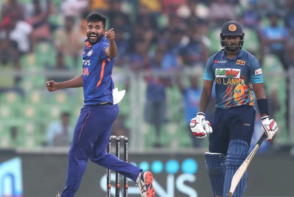 ওয়ানডে ইতিহাসে প্রথবার ৩০০ রানের ব্যবধানে জয় 