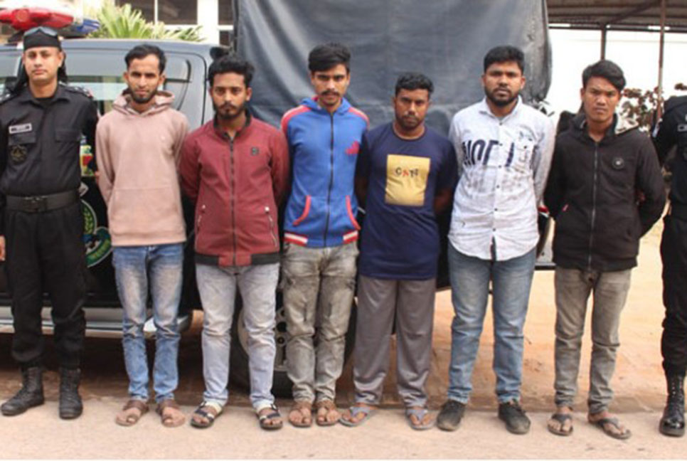সোনারগাঁয়ে ৬ মাদক ব্যবসায়ী আটক, ৪৪ কেজি গাঁজা জব্দ