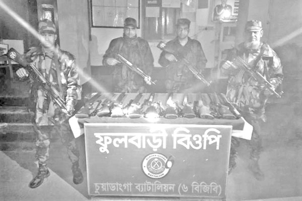 ফুলবাড়ি সীমান্তে ৯টি বিদেশি এয়ারগান উদ্ধার