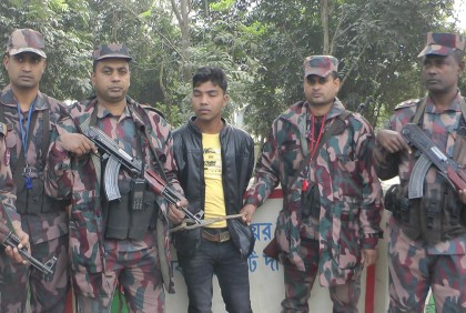 জুতার ভেতরে মিলল ১০টি সোনার বার 