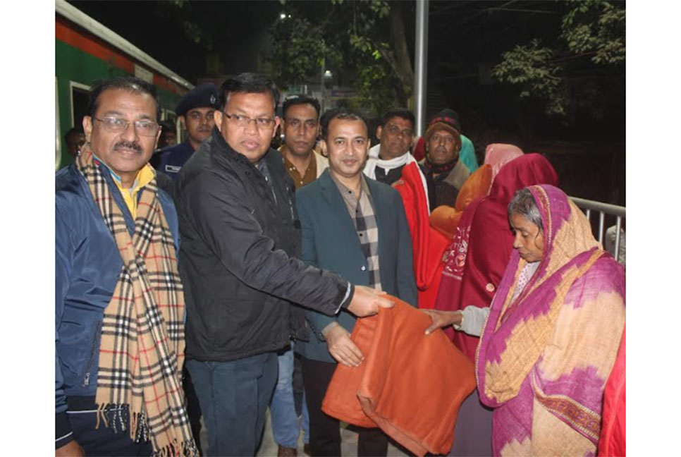 জয়পুরহাটে শীতার্তদের মাঝে শীতবস্ত্র বিতরণ