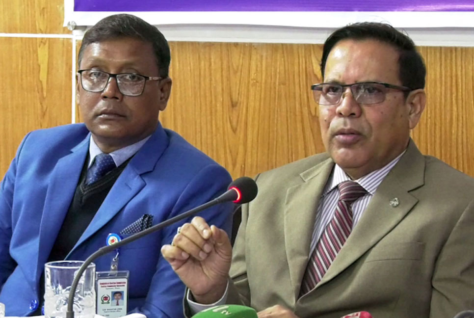 ইভিএমে কেন ধীরগতি 
পর্যবেক্ষণ করা হচ্ছে: নির্বাচন কমিশনার