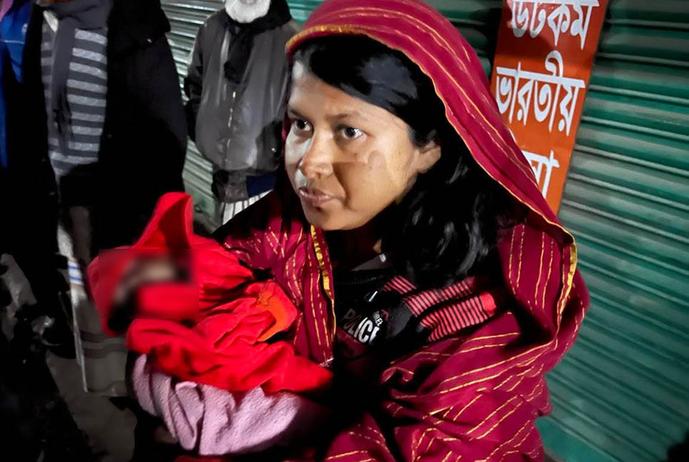 মৃত সন্তান বেঁচে ওঠার আশায় চারদিন রাস্তায় রাস্তায় ঘুরলেন মা