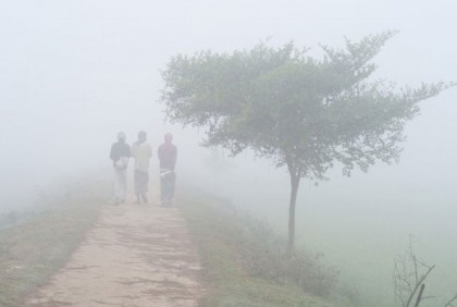 উত্তরে হিমেল হাওয়া ও ঘন কুয়াশায় বিপাকে মানুষ

