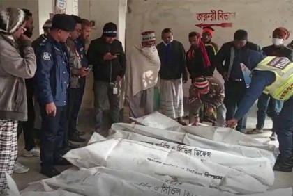 পদ্মা সেতুর জাজিরা প্রান্তে অ্যাম্বুলেন্সকে ট্রাকের ধাক্কা, নিহত ৬

