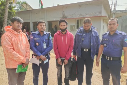 ইমিগ্রেশন দিয়ে পালানোর 
সময় হত্যা মামলার আসামি আটক