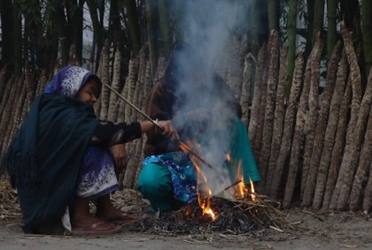 লালমনিরহাটে তীব্র শীতে জনজীবনে ভোগান্তি